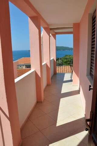 Апартаменты Apartments Villa Luka Свети-Стефан Апартаменты с 2 спальнями, террасой и видом на море (для 3 взрослых)-26