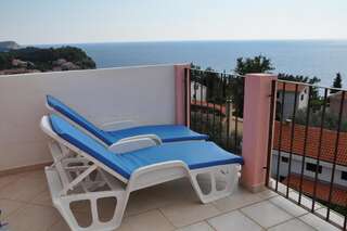 Апартаменты Apartments Villa Luka Свети-Стефан Апартаменты с 2 спальнями, террасой и видом на море (для 4 взрослых)-2