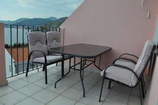 Апартаменты Apartments Villa Luka Свети-Стефан Апартаменты с 2 спальнями, террасой и видом на море (для 4 взрослых)-3