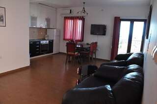 Апартаменты Apartments Villa Luka Свети-Стефан Апартаменты с 2 спальнями и террасой с видом на море (для 5 взрослых)-9