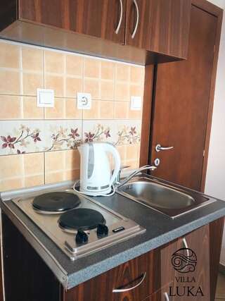 Апартаменты Apartments Villa Luka Свети-Стефан Номер-студио с 2 односпальными кроватями, террасой и видом на море-4