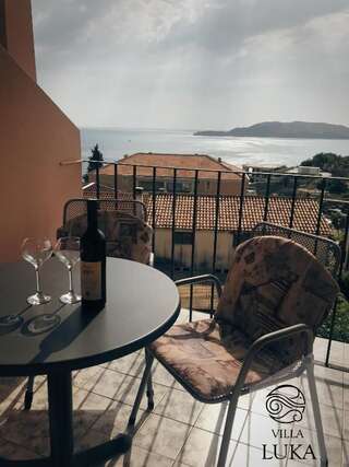 Апартаменты Apartments Villa Luka Свети-Стефан Номер-студио с 2 односпальными кроватями, террасой и видом на море-6