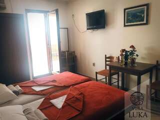 Апартаменты Apartments Villa Luka Свети-Стефан Номер-студио с 2 односпальными кроватями, террасой и видом на море-14